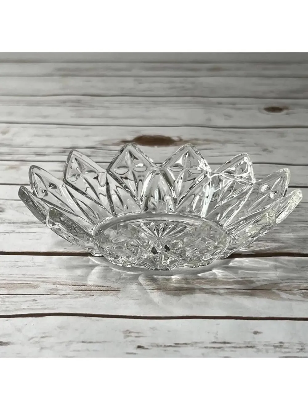 Vintage Federal Glass Berry Bowl Lotus Flower Design‎